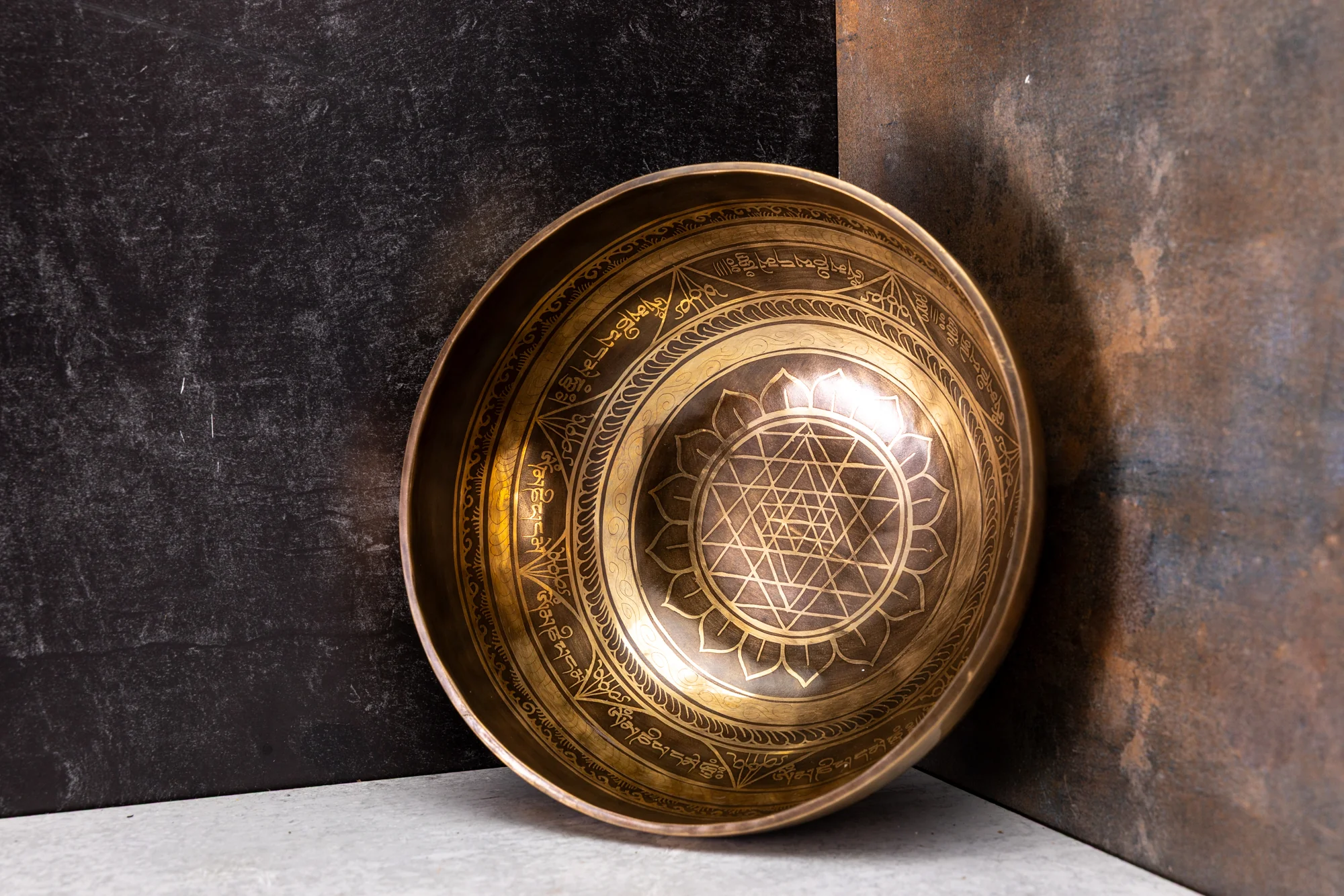 9.25' D Tone 3rd Octave Bronze 1014 - Image 4
