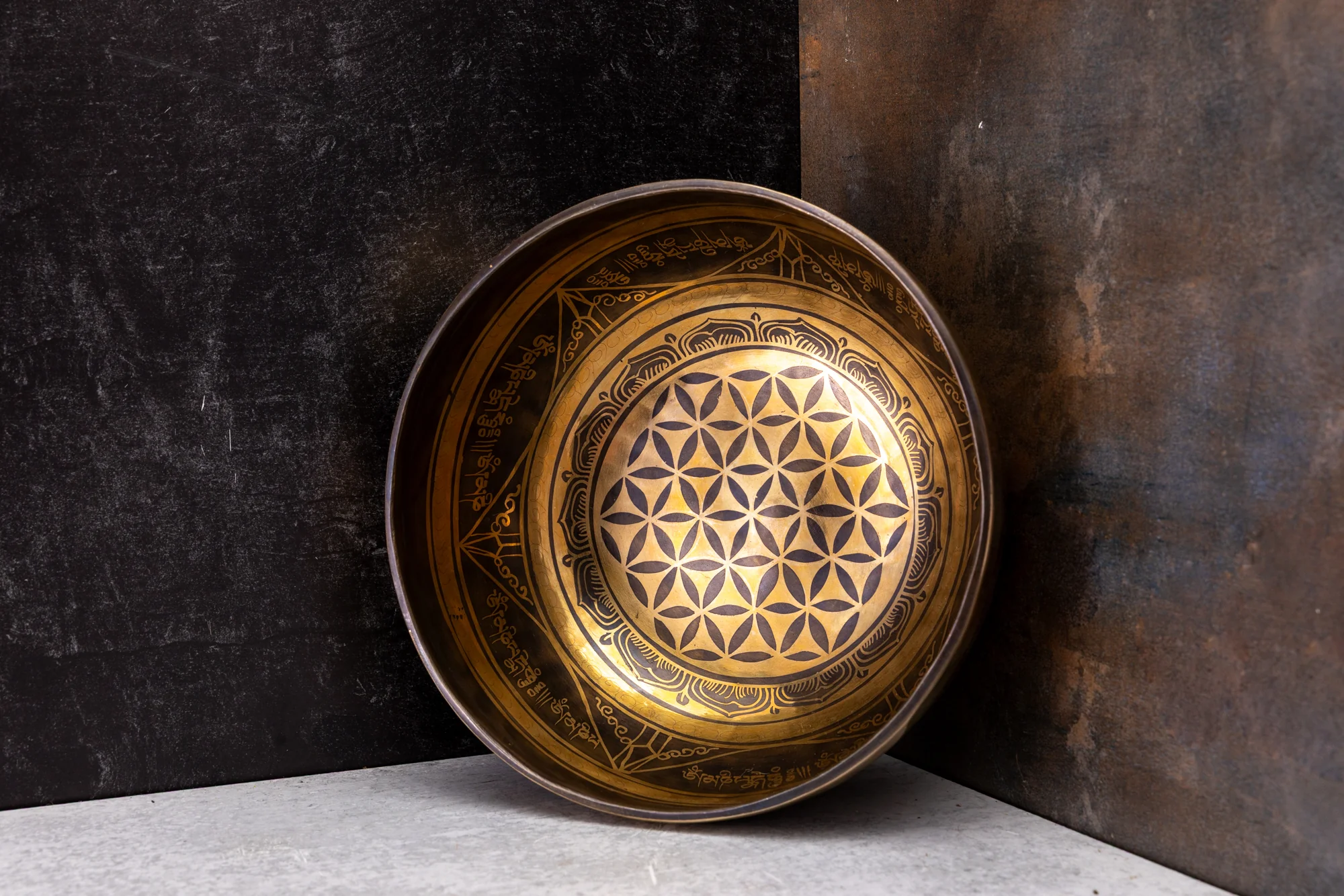 9' D Tone 3rd Octave Bronze 0940 - Image 3