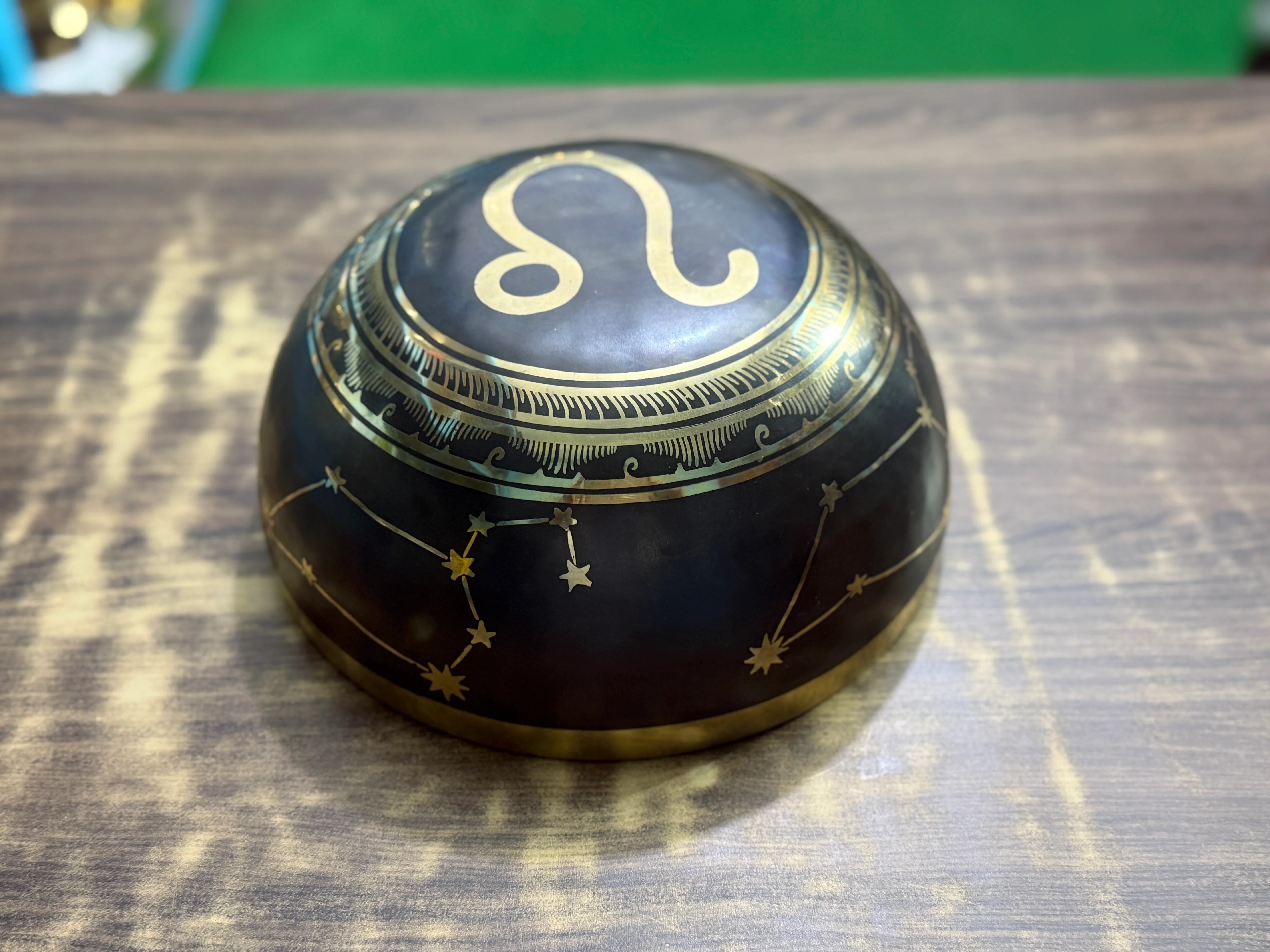 The Leo Singing Bowl - 9 inch Large | Handmade In Nepal - Image 18