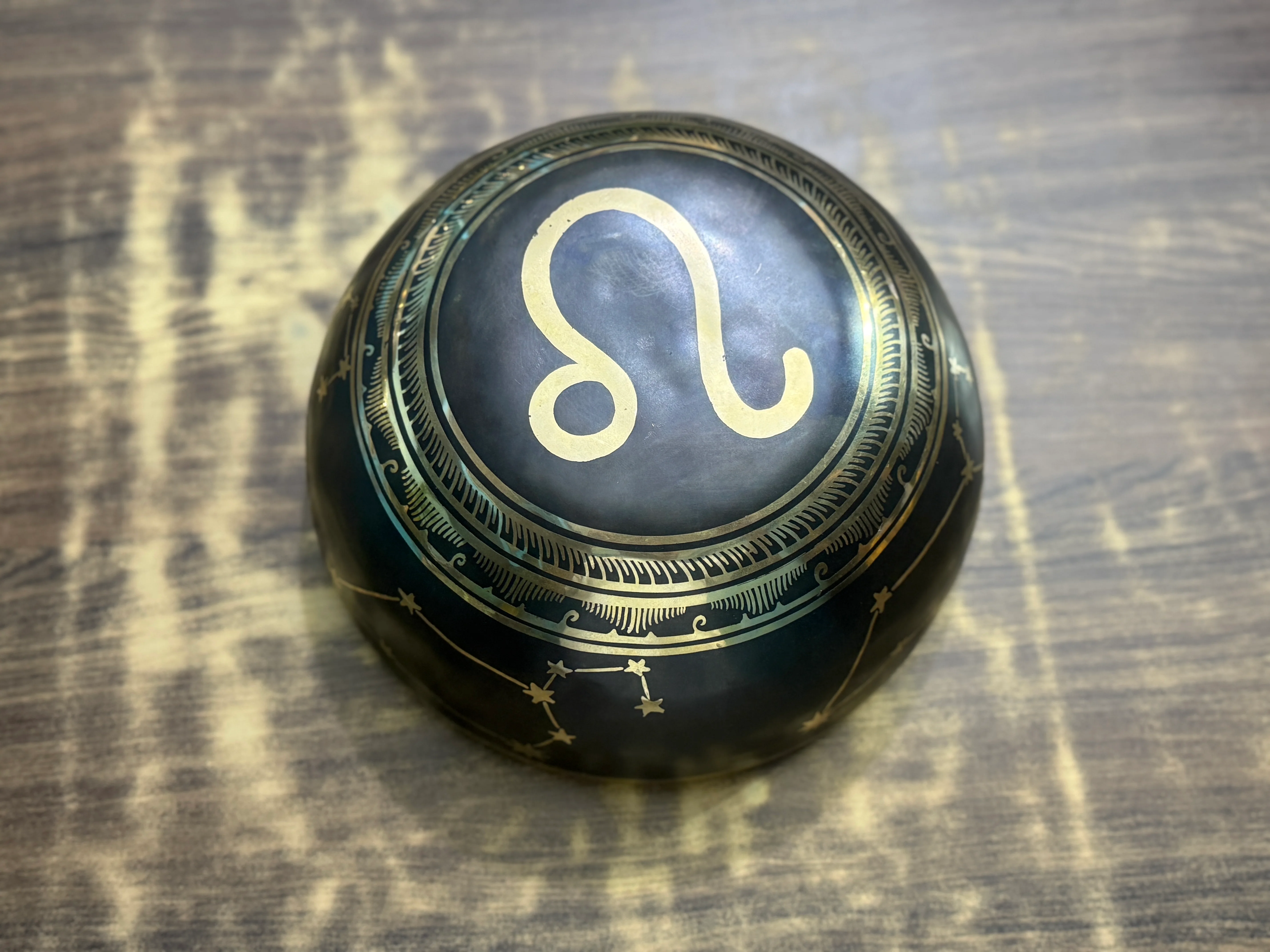 The Leo Singing Bowl - 9 inch Large | Handmade In Nepal - Image 3