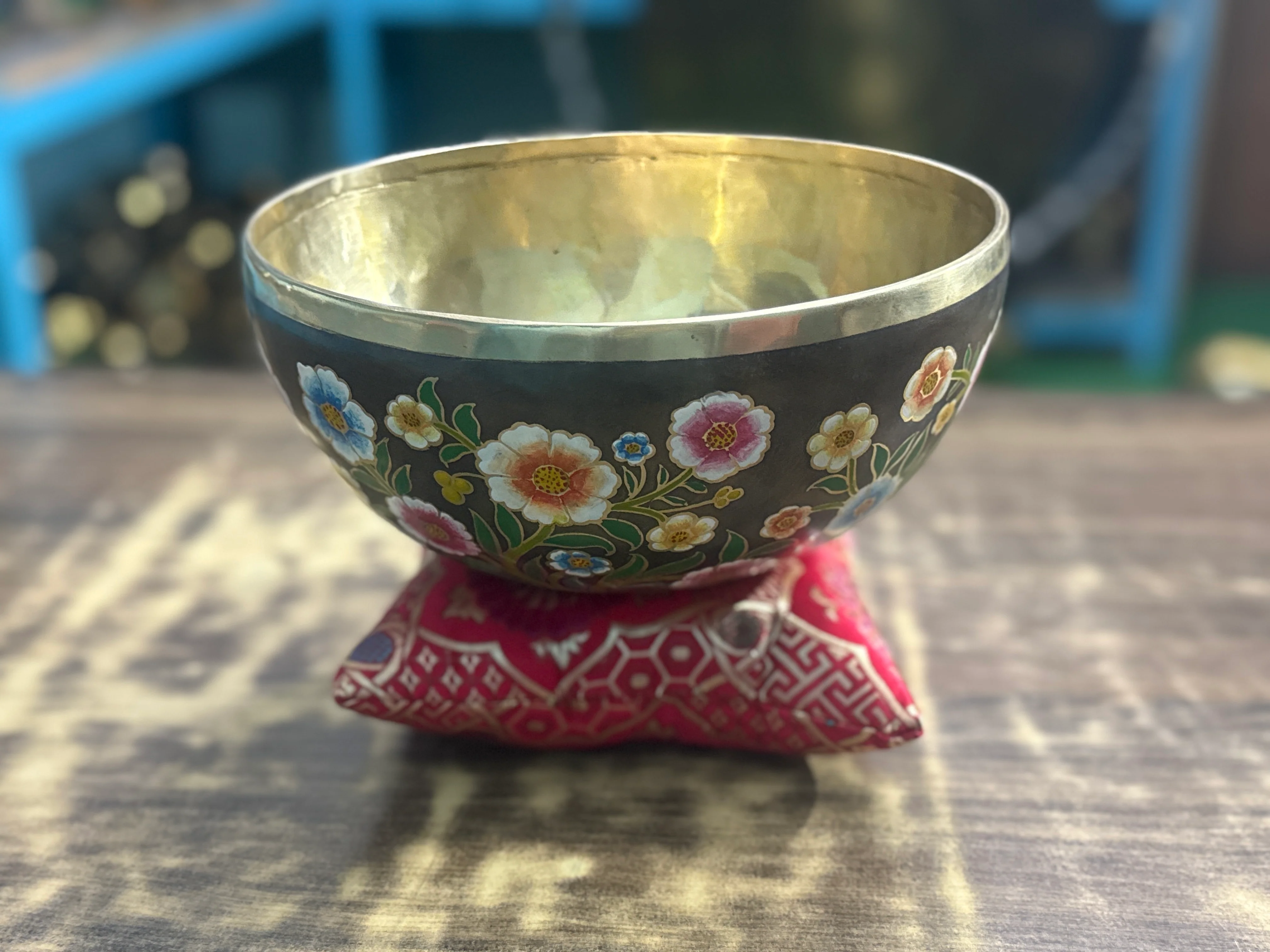 The Meadow Bowl I 9 Inch Hand-Painted Singing Bowl. Limited Edition Run - Image 5