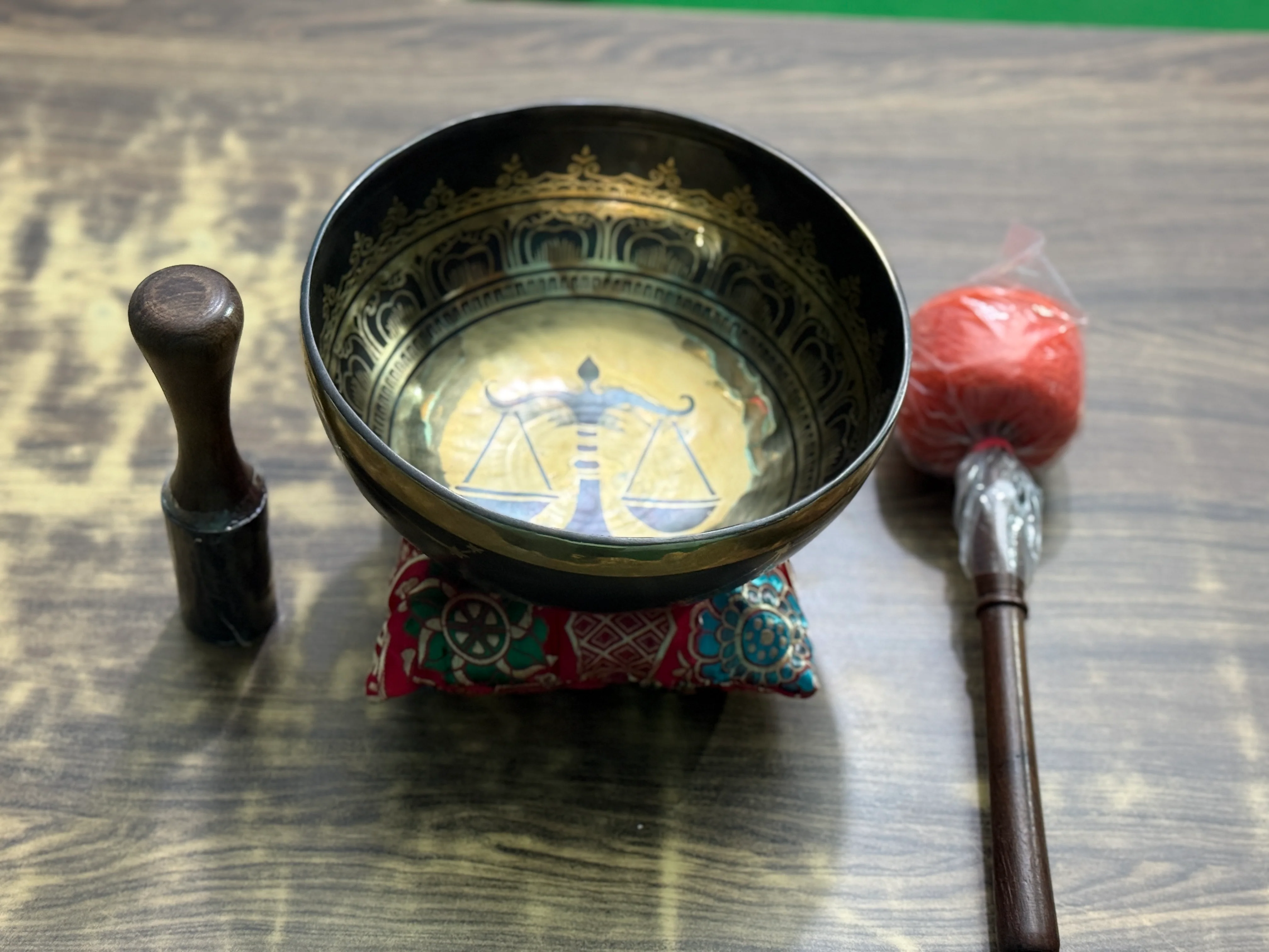 The Libra Singing Bowl - 9 inch Large | Handmade In Nepal - Image 12